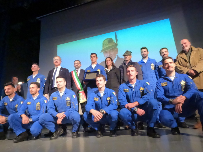 Il PREMIO “CAVALIER UFFICIALE RINALDO PARAVAN“ 2022 assegnato alla Pattuglia Acrobatica Nazionale quale esempio di impegno, professionalità e coraggio, orgoglio del nostro Friuli e di tutta l’Italia