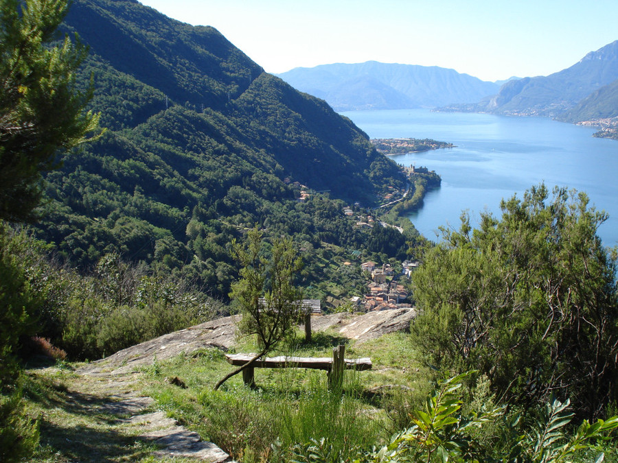 The &quot;Sentiero del Viandante&quot; Trail - green and blu along Lake Como