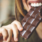 Cioccolato fondente: un dolce alleato contro il colesterolo alto!