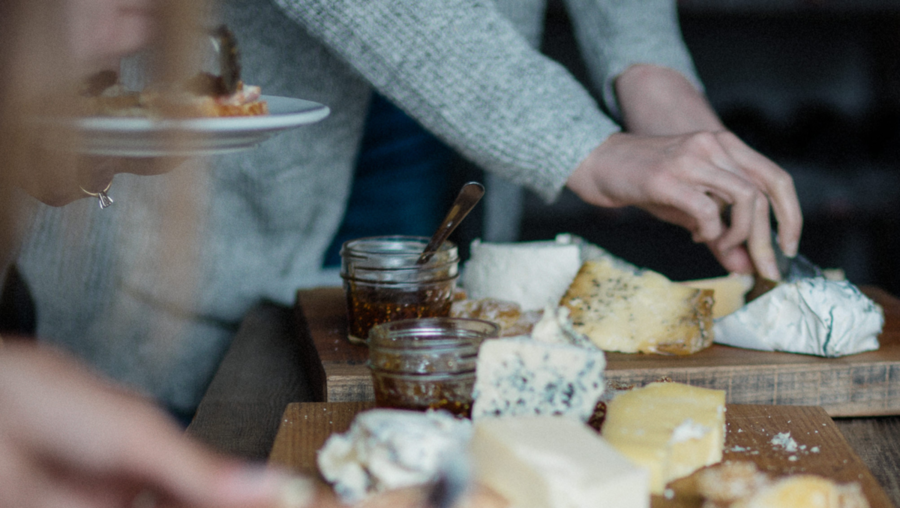 Come si degusta il formaggio? 4 semplici regole per gustarlo al meglio