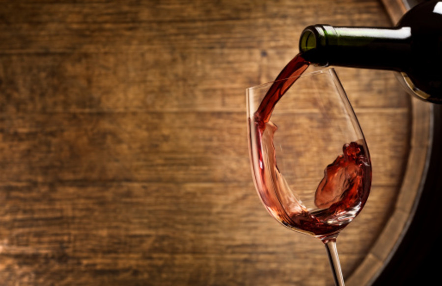 Ogni bottiglia di vino contiene 750 ml, ma perché?