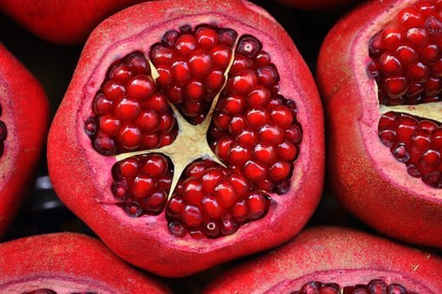 Il melograno, simbolo di abbondanza e prosperità